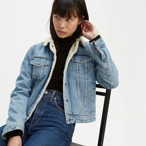 LEVI’S WOMEN’S ORIGINAL SHERPA DENIM TRUCKER JACKET - JEAN JACKET